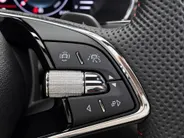 Škoda Octavia Combi 1.4 TSI RS iV PHEV 245pk DSG Business · Trekhaak inklap · Panoramadak · Camera · Head-Up Display · Dodehoeksensor · Keyless · Matrix LED ·