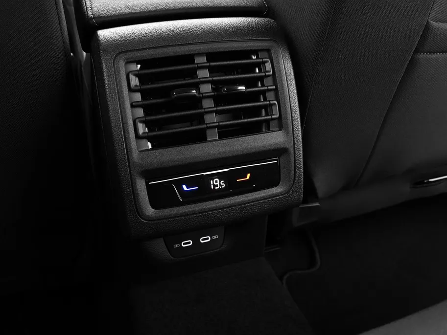 Volkswagen Golf Life Edition 1.5 eHybrid 204 PK 6 versn. DSG · Achteruitrijcamera · Draadloze telefoonlader · Comfort pakket ·