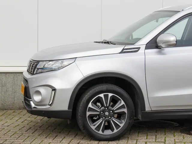 Suzuki Vitara 1.4 Boosterjet Style Smart Hybrid Automaat |  Navi | Adap. Cruise | Camera | Schuifdak | Trekhaak