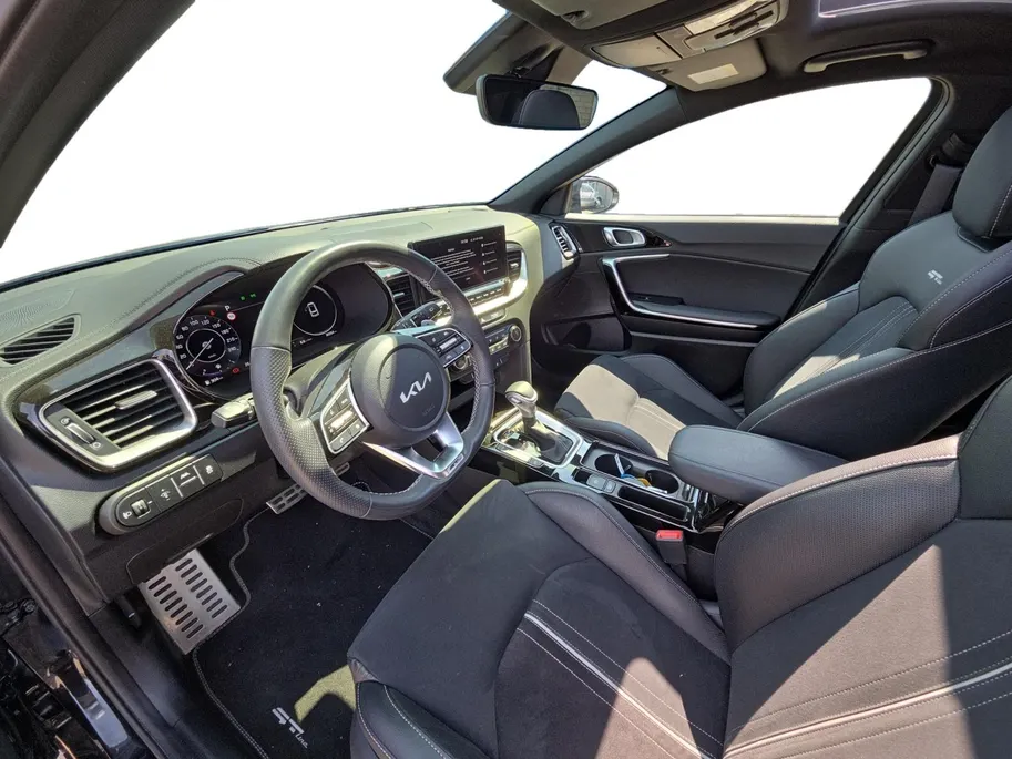 Kia Ceed 1.5 T-GDi GT-PlusLine Automaat | 140 PK | Schuif-kanteldak | JBL | Elektr. verstelbare bestuurdersstoel met geheugenfunctie |  18' lichtmetalen velgen | Dodehoek detectie  | Metallic lak | Fabrieksgarantie t/m 8-4-2032 + 3x 1 jaar*  | NAP