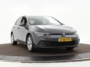 Volkswagen Golf 1.0 eTSI 110pk DSG Life Business · Camera · Apple/Android Car Play · ACC · Sfeerverlichting · Navigatie · Verkeersbord Detectie · Garantie t/m 06-02-2028 of 100.000km