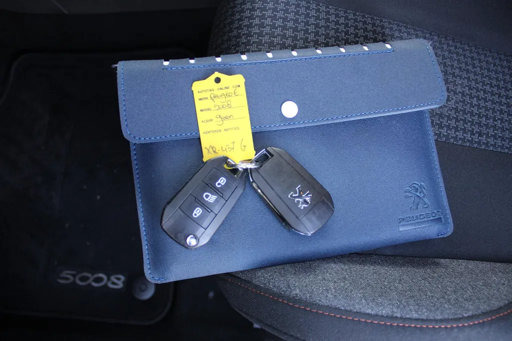 Peugeot 5008 1.2 PureTech Blue Lease Executive | Navi | Airco | 7 zits | Cruise | Camera | 17" LM |