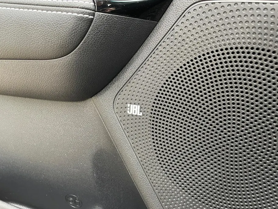 Kia e-Niro ExecutiveLine 64 kWh | SOH 100% | Warmtepomp | Navigatie | Adaptive cruise control | Climate control | Apple Carplay & Android Auto | Achteruitrijcamera | Stoel- stuurverwarming |