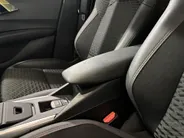 Renault Clio 160PK Full Hybrid Techno Automaat | Lichtmetalen Velgen Hoogglans Zwart | Adaptive Cruise Control | Google Built-in | Camera | Apple CarPlay/Android Auto | Full LED | Armsteun | Licht & Regen Sensor |