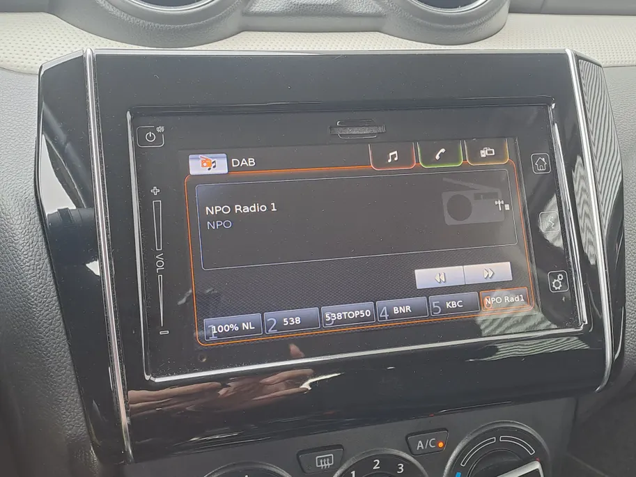 Suzuki Swift 1.2 Select AUTOMAAT | Airco | Stoelverwarming | DAB | Camera | Bluetooth | Apple Carplay / Android Auto