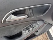 Mercedes-Benz GLA 180 Business Solution AMG AUTOMAAT | Trekhaak | Cruise | Panorama Schuif/kantel Dak | Navigatie | Camera | AMG-styling