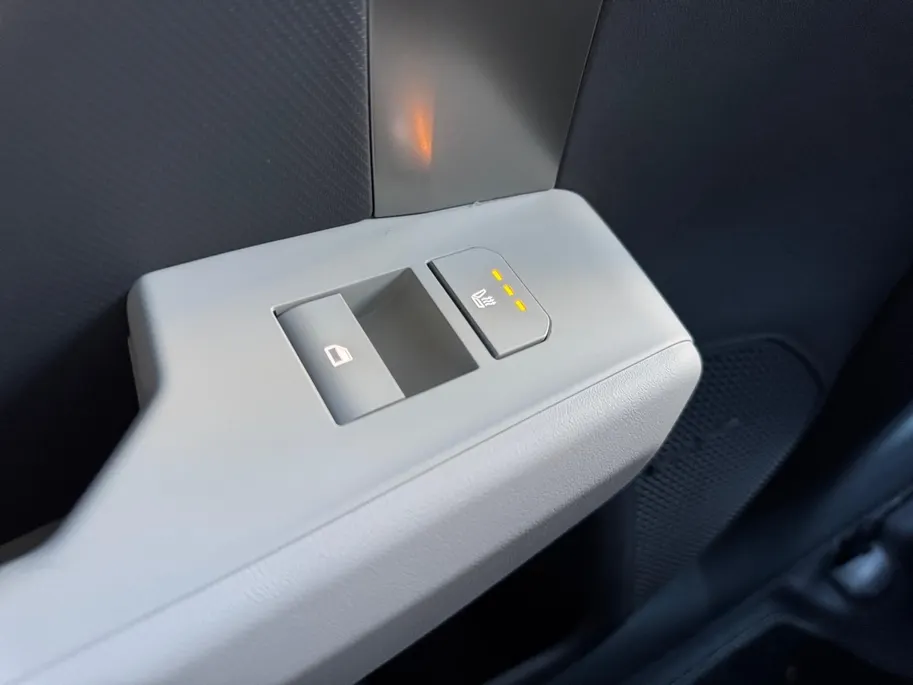 Kia EV3 GT-Line Dark Edition 81.4 kWh | cruise Control Adaptief | carplay | Navigatie | Climate control | Stoel verwarming voor + achter | Pakeersensoren voor + achter | Parkeercamera achter | LM Velgen 19' |
