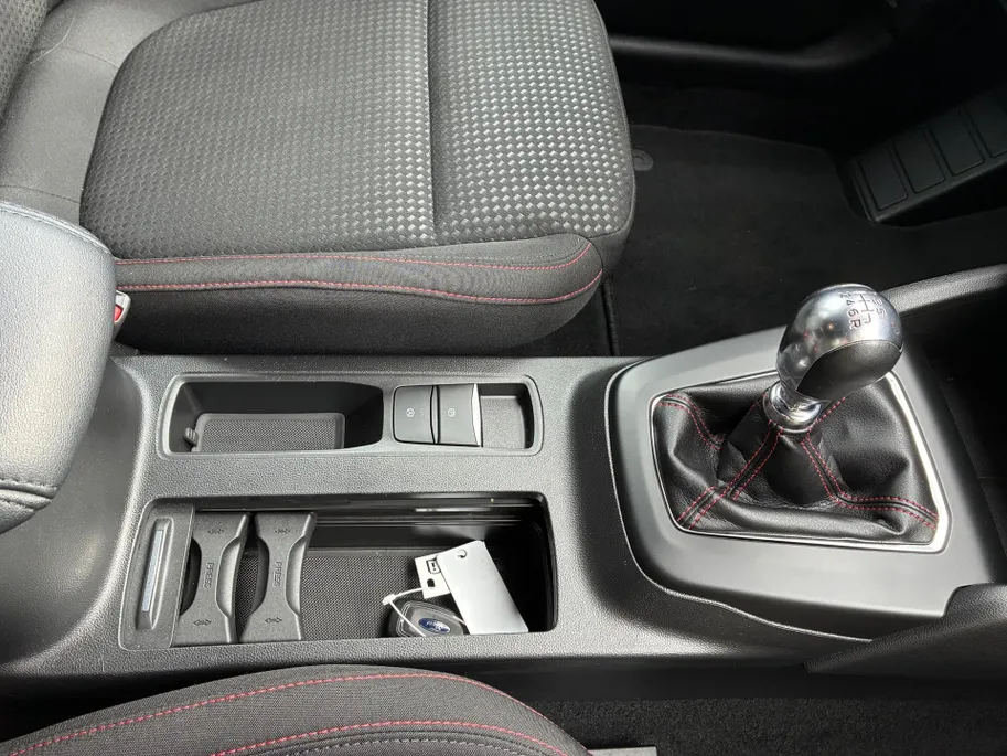 Ford Focus Wagon 1.0 EcoBoost Hybrid ST Line NAVIGATIE GROOTSCHERM.