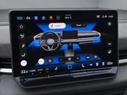 Volkswagen T-Roc 1.5 eTsi 150pk DSG R-Line First Edition · Camera · Apple/Android Car Play · Stoelverwarming · Alarm · Elek. Achterklep · P-Sensoren · IQ.Light · Garantie t/m 12-01-2028