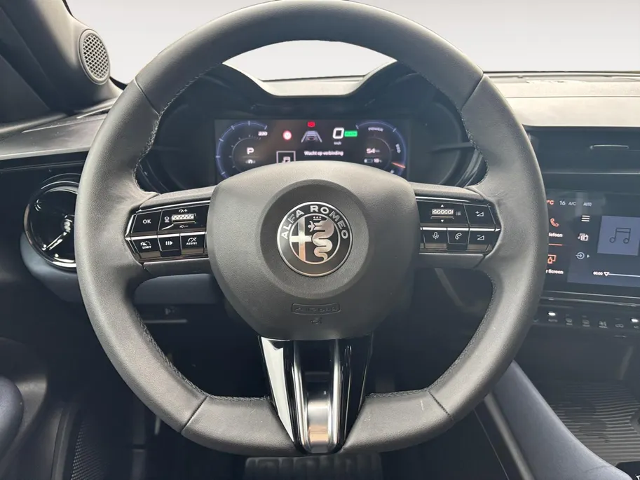 Alfa Romeo Junior Elettrica 54 kWh 156PK AUTOMAAT | APPLE CARPLAY | ADAPTIVE CRUISE CONTROL | PARKEER SENSOREN | AIRCO |