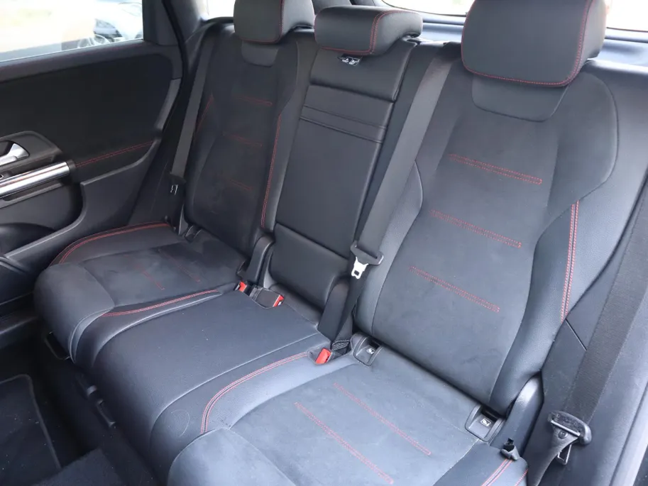 Mercedes-Benz B-Klasse 180 Business Solution AMG l Stoelverwarming l Ambiente verlichting l Achteruitrij camera
