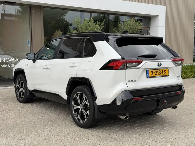 Toyota RAV4 2.5 PHEV Bi-Tone+ AWD | Trekhaak | Panoramadak | Stoel Verwarming & Ventilatie |