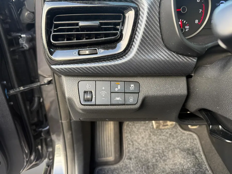 Kia Rio 1.0 TGDI GT-Line AUTOMAAT ! | STOELVERWARMING | CLIMATE CONTROL | DEALER ONDERHOUDEN | NAVIGATIE | STUURVERWARMING | TREKHAAK!