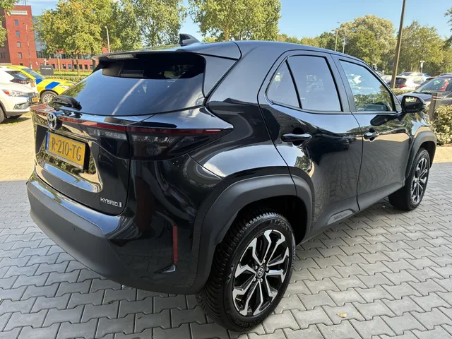 Toyota Yaris Cross 1.5 Hybrid Dynamic | Parkeersensoren V+A | Stuur en Stoelverwarm