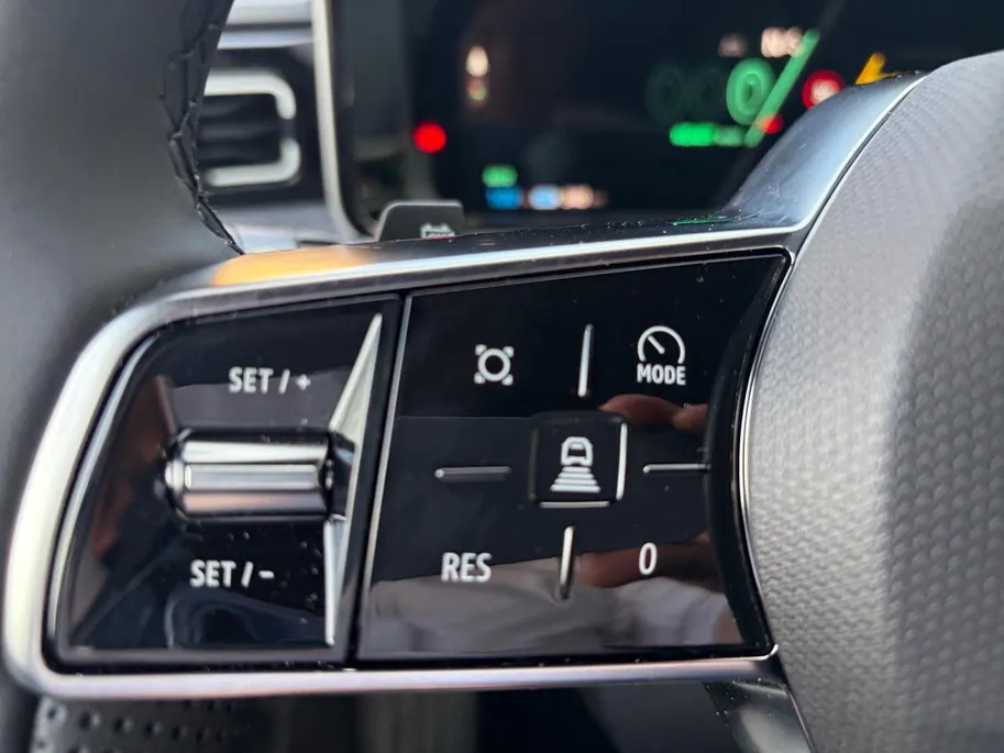 Renault 5 comfort range techno 52 kWh nu op voorraad met 1600,- korting , Pack Advanced Driving Assist , pack winter , Pack Harman Kardon premium sound , Apple Carplay/Android Auto , stoel en stuurverwarming , camera .