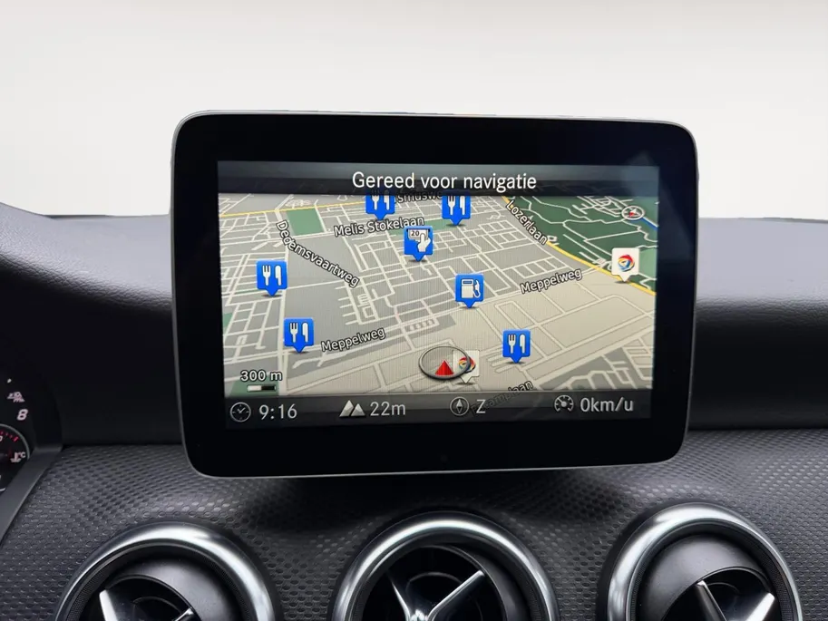 Mercedes-Benz A-Klasse 180 Business Solution | Zeer nette auto | Navigatie | Achteruitrijcamera | Parkeersensoren v + a | Comfort stoelen | Stoelverwarming | Bovag garantie | NAP