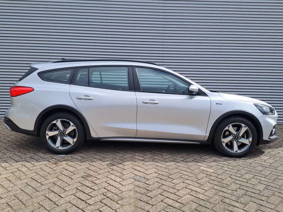 Ford Focus Wagon 1.0 EcoBoost Active Business | Navi | PDC | Cruise | Trekhaak | ECC | Stoel, Stuur, Voorruit verwarming