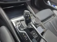 BMW 5 Serie Touring 530e xDrive M SPORT | Pano | Harman Kardon | 360 Camera | Head up | Elektrisch Wegklapbare Trekhaak | Voorstoelen verwarmd | Navigatie | Apple Carplay/Android Auto | Leer