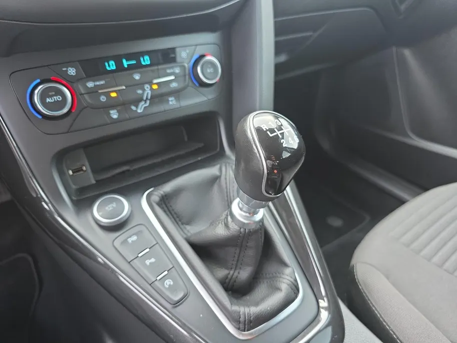 Ford Focus Wagon 1.0 Titanium | Goed onderhouden! | Apple Carplay/Android Auto | Cruise Control | Achteruitrijcamera | Climate Control | Parkeersensoren rondom | 12 maanden garantie! |