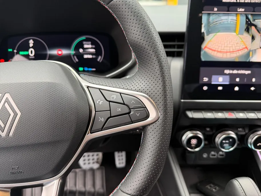 Renault Clio 1.6 E-Tech Full Hybrid 145 esprit Alpine | Automaat | Camera | Cruise & Climate Control | 9,3'' Inch Scherm | Full Led | Apple Carplay/Android Auto | Parkeersensoren | Sport Stoelen |