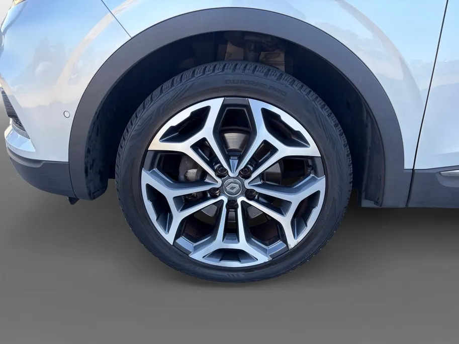 Renault Kadjar 140PK TCe Intens Automaat | Trekhaak (1500 KG) | Panoramadak | 19' Lichtmetalen Velgen | Stoelverwarming | Navi | Camera | Climate Control | Adaptieve Cruise Control | Leder |