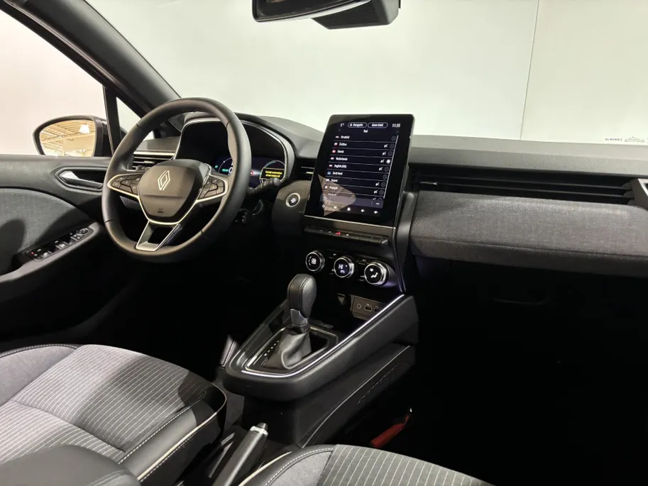 Renault Clio 145PK E-Tech Full Hybrid Techno Automaat | Digital Cockpit | 9,3' Navi | Climate Control | Apple CarPlay/Android Auto | Camera | Cruise Control | Armsteun | Lichtmetalen Velgen |