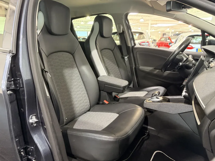 Renault ZOE R135 Intens 52 kWh Automaat | Navi | Camera | Cruise Control | Parkeersensoren | Apple CarPlay/Android Auto | Climate Control | Lichtmetalen Velgen | Digital Cockpit | Licht & Regen Sensor |