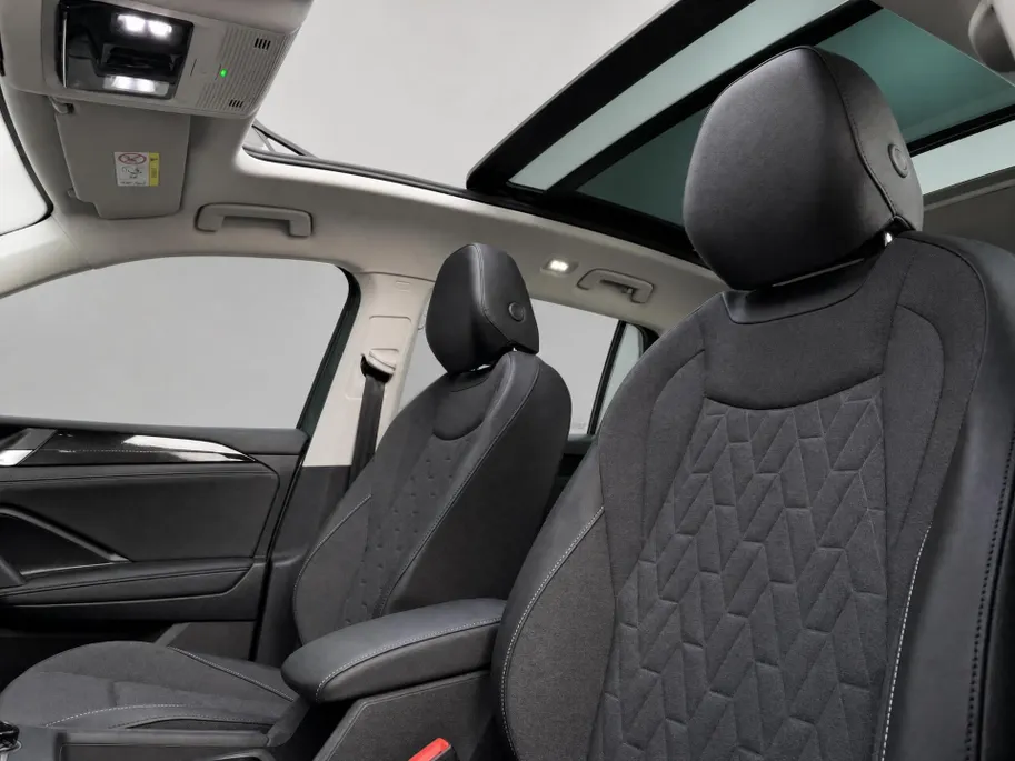 Volkswagen Tiguan 1.5 204pk DSG eHybrid Life Edition · Panoramadak · Camera · Wegklapbare Trekhaak ·  Apple/Android Car Play · Navigatie · 18'' Inch ·