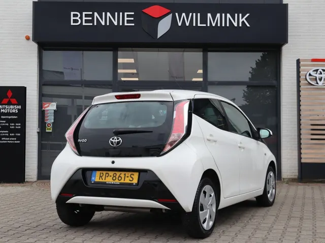 Toyota Aygo 1.0 VVT-i x-play Carplay | Camera
