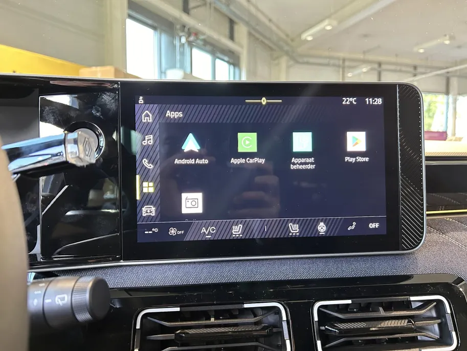 Renault 5 Comfort Range Techno | NU met €1.800,- Zeeuw & Zeeuw voorraadkorting en met GRATIS 5 jaar fabrieksgarantie tot 160.000km | PACK WINTER | V2G ready | Auto van het Jaar 2025 | Te financieren tegen 2,9% rente |