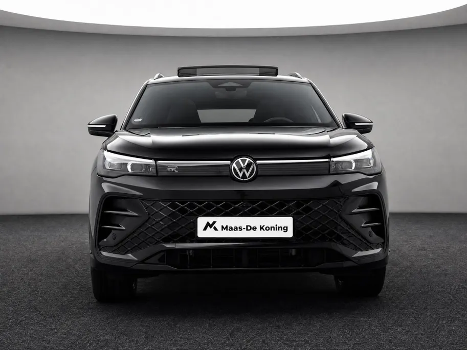 Volkswagen Tiguan 1.5 eHybrid 272pk DSG R-Line Business · Trekhaak · Panoramadak · Dodehoeksensoren · Apple/Android Car Play · Camera · Garantie t/m 23-08-2028 of 100.000km