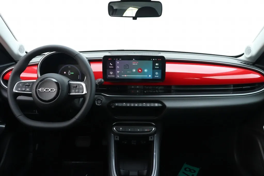 Fiat 600 RED 54 kWh | Carplay | Clima | Cruise | PDC | BTW