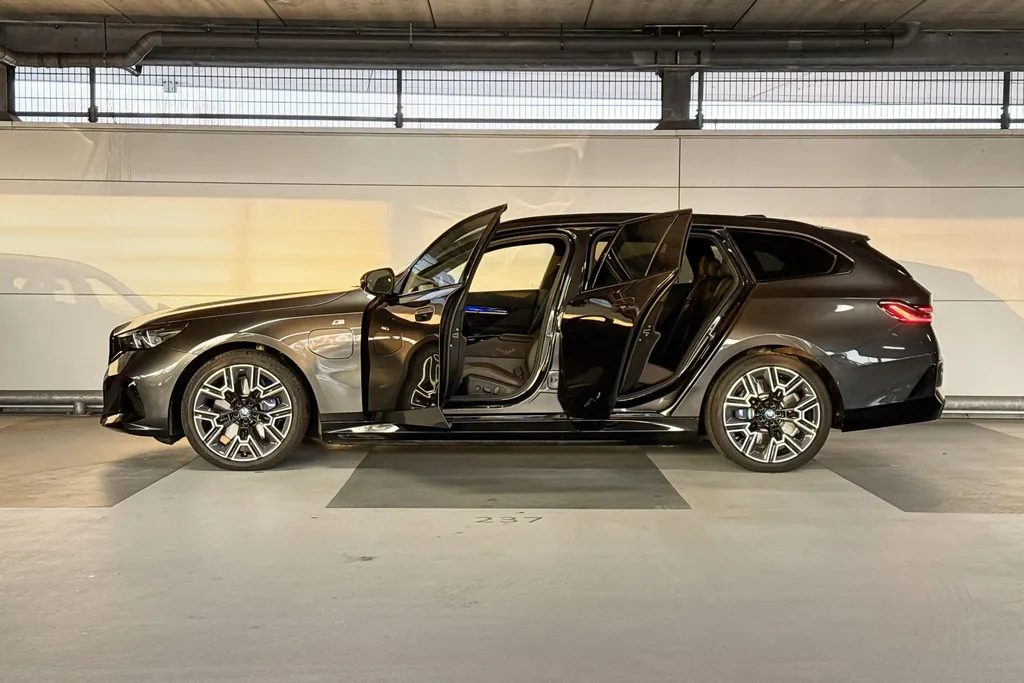 BMW 5 Serie Touring 550e xDrive