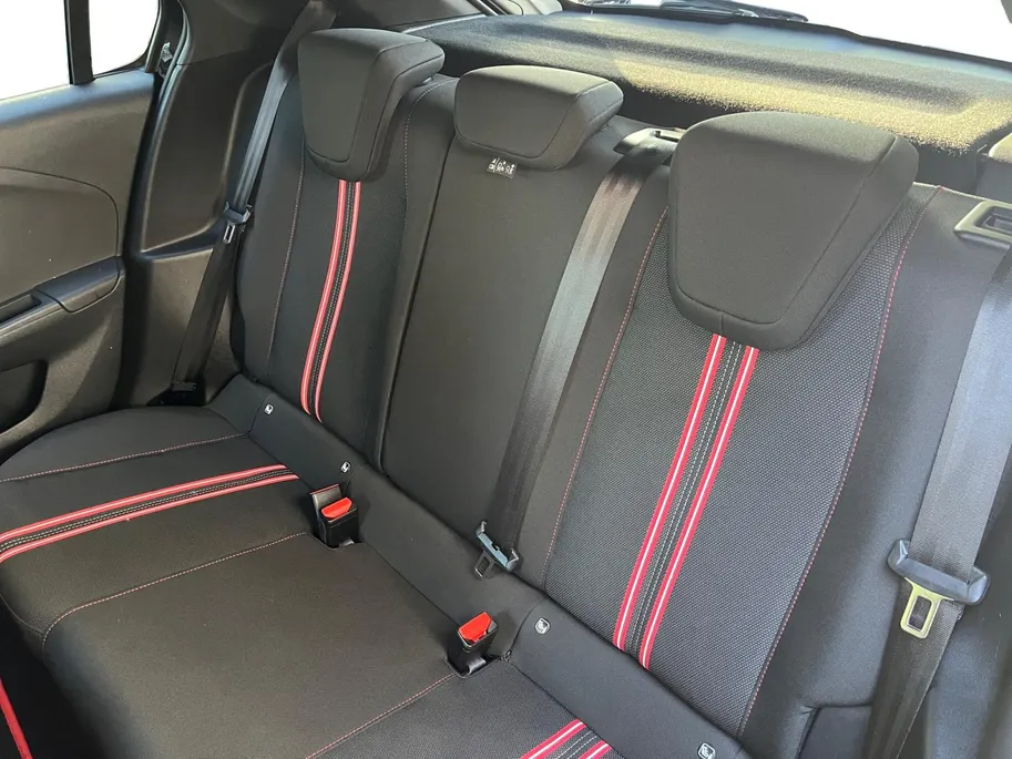 Opel Corsa 1.2 Edition | AUTOMAAT | Carplay | Stoelverwarming | Dodehoek detectie | Climate Control | Draadloze telefoonlader | Parkeercamera