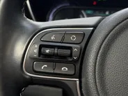 Kia e-Niro ExecutiveLine 64 kWh | Warmtepomp | Memory seats | Stoelverwarming- en ventilatie | JBL audio-installatie | Glazen schuif-/kanteldak | Dodehoekassistentie | Parkeersensoren voor- en achter | Apple/Android Carplay