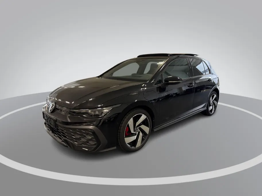 Volkswagen Golf 1.5 eHybrid 272pk DSG GTE · Panoramadak · Leder · Wegklapbare Trekhaak · Stoelventilatie · Camera · Dodehoek Detectie · 18'' Inch · Garantie t/m 30-0-2030 of 100.000km