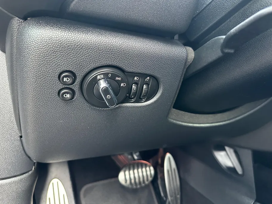 MINI 3-Deurs 1.5 Cooper | Automaat | John Cooper Works | Navigatie | Parkeersensoren | Stoelverwarming | Cruise & Climate Control | Dealer Onderhouden | 12 Maanden BOVAG Garantie