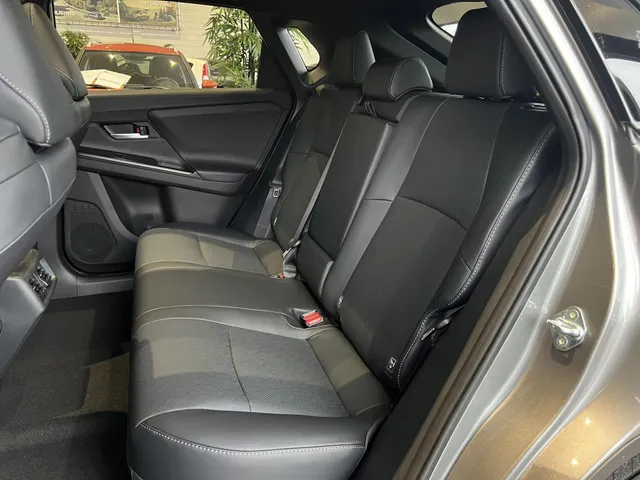 Subaru Solterra 4E-xperience 73.1 kWh | NIEUW MODEL!!! | 100% Elektrisch | Uit Voorraad Leverbaar | Panoramisch Dak | Dubbelen Draadloze Telefoonoplader | Nieuw Multimedia Systeem