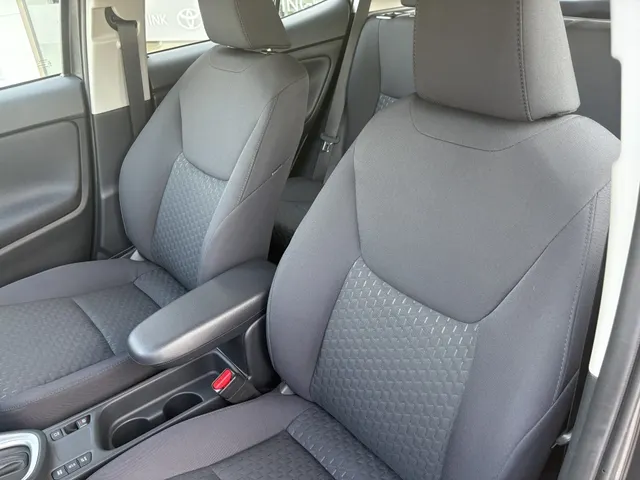 Toyota Yaris Cross 1.5 Hybr 115 Active | Blindspot | Parkeersensoren V+A | Stuur/ Stoelverwarming