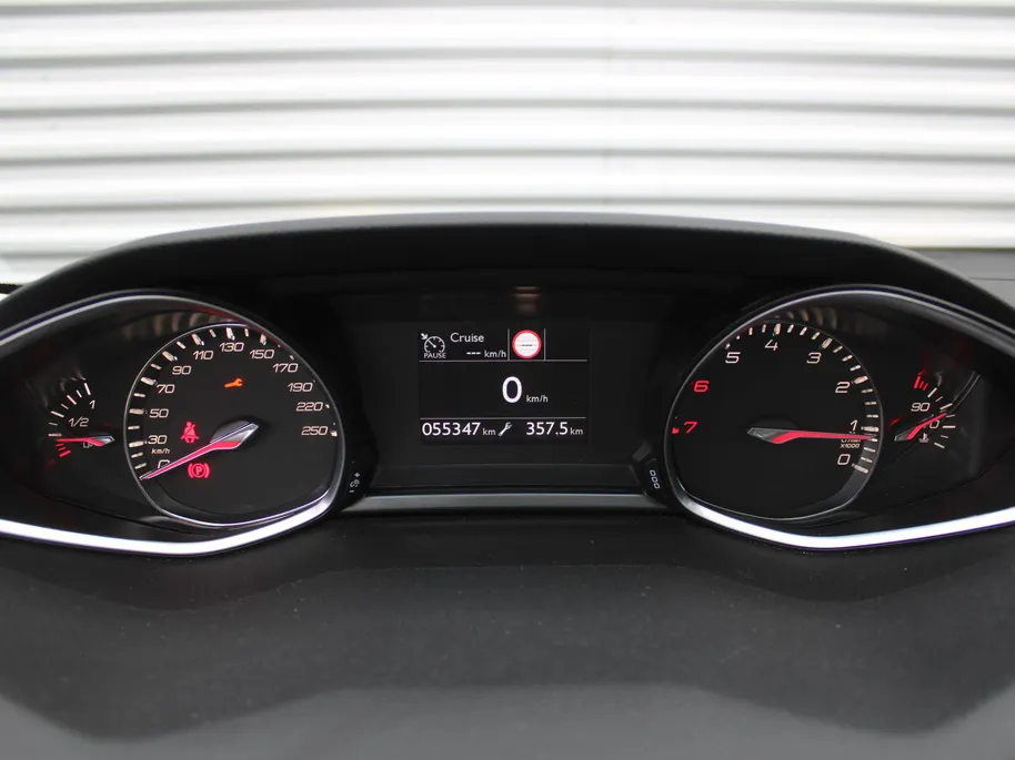 Peugeot 308 1.2 PureTech Allure | Panoramadak | 17” LM | Parkeersensor v+a | Navi | Cruise | Clima | Apple CarPlay/Android Auto |