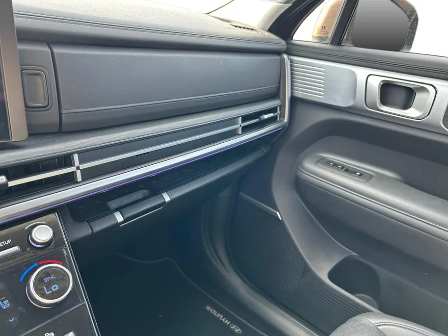 Hyundai Santa Fe 1.6 T-GDI PHEV Premium Plus 4WD 7p Super compleet! NU RIJKLAARPRIJS INCLUSIEF 1 JAAR GARANTIE! Premiumpakket GRATIS!