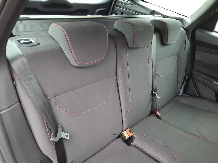 Ford Focus 1.0 ST-Line Wagon | Nieuwe distributieriem | Parkeersensoren | Navigatie | Climate Control | Voorruitverwarming | 17' Lichtmetaal | Trekhaak