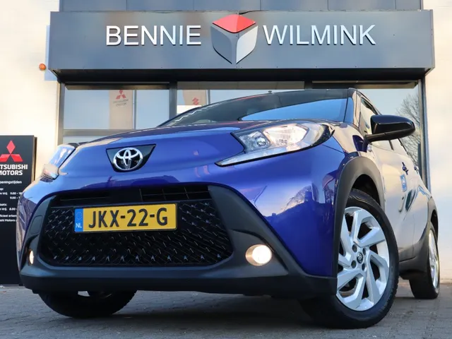 Toyota Aygo X 1.0 CVT Pulse Bi-tone Automaat | AllSeasons | Stoelverwarming