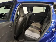 Renault Clio 145PK E-Tech Full Hybrid Techno Automaat | Digital Cockpit | 9,3' Navi | Climate Control | Apple CarPlay/Android Auto | Camera | Cruise Control | Armsteun | Lichtmetalen Velgen Hoogglans Zwart |