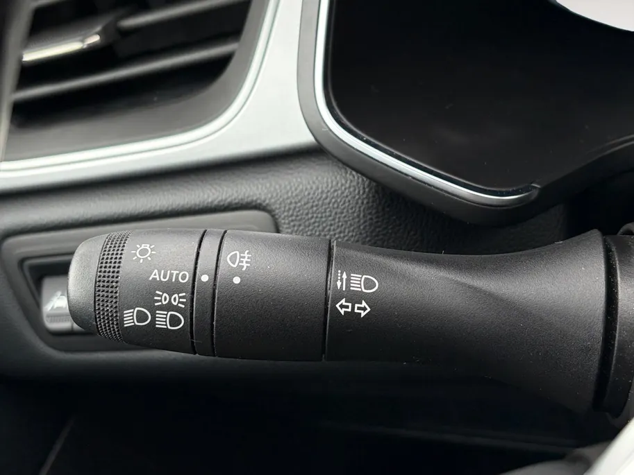 Renault Captur 1.6 E-Tech Hybrid 145 Intens Apple Carplay/Android Auto , electronic climate controle , Camera , cruise , tel , lm velgen , parkeersensoren , navi groot scherm .
