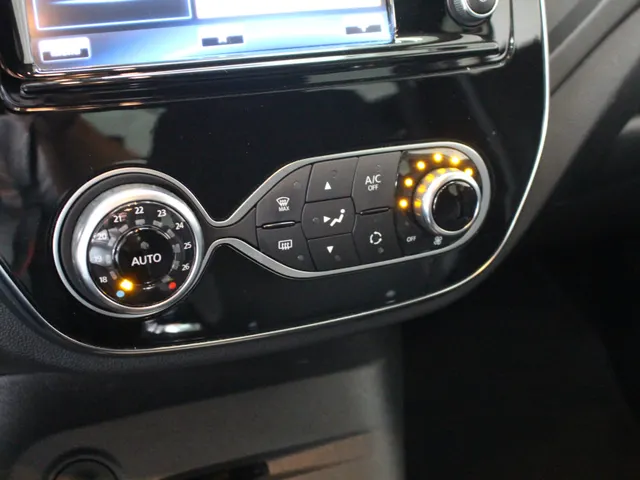 Renault Captur 0.9 TCe Intens Navigatie | Parkeercamera | Climate Control | Dodehoekdetectie | Inklapbare buitenspiegels