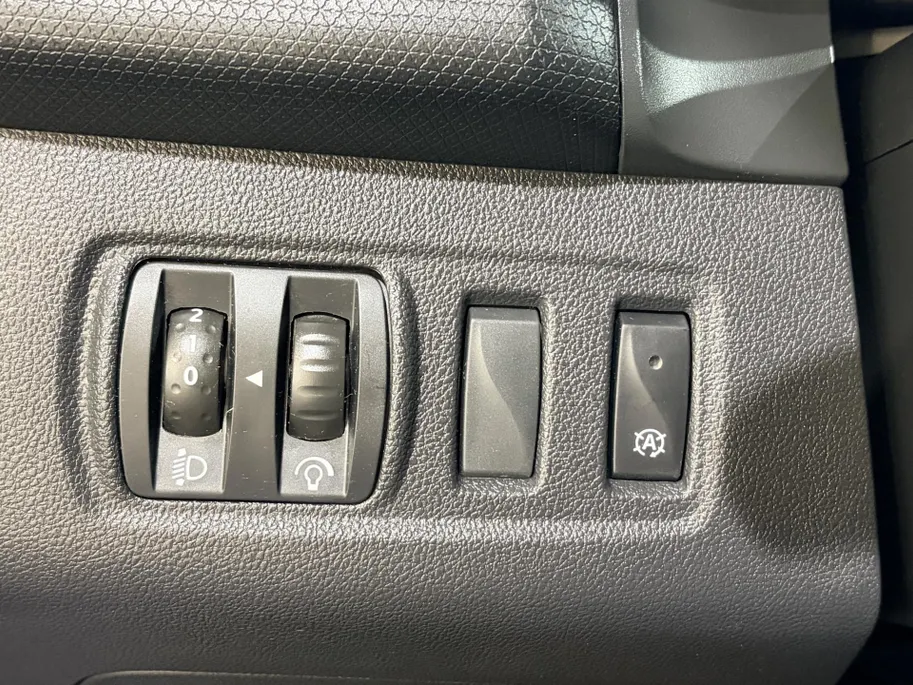 Renault Clio 90PK TCe Intens | Camera | Parkeersensoren | Lichmetalen Velgen | Climate Control | Cruise Control | Licht & Regensenor | Armsteun | Full LED | Keyless Entry |