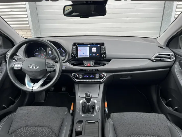 Hyundai i30 Wagon 1.4 T-GDI Premium | Apple Carplay & Android Auto | Climate Control | Lichtmetalen Velgen | Cruise Control