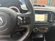 Renault Twingo Z.E. R80 Intens | Elektrisch | Stoelverwarming | Parkeersensoren | Camera | SOH 96.0% | Bluetooth | Cruise & Climate Control | Volledig Dealer Onderhouden | 12 Maanden BOVAG Garantie