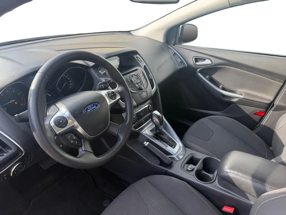 Ford Focus 1.6 TI-VCT Titanium | Automaat | Trekhaak | Zeer goed onderhouden | Voorruitverwarming | Parkeersensoren | Keyless | 12 maanden garantie! |